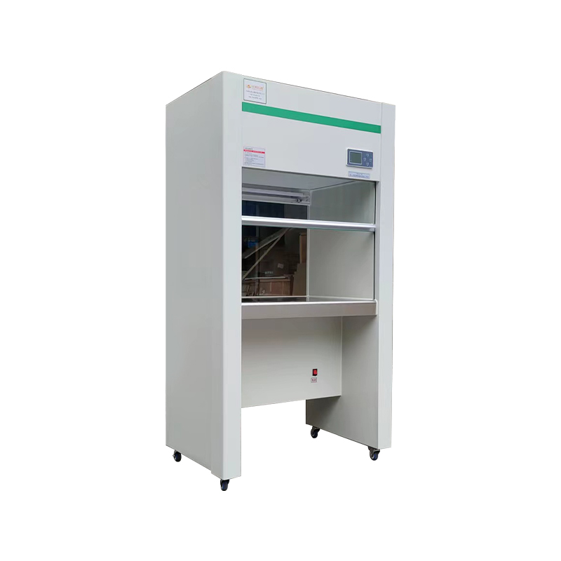 Halbgeschlossene Glasklappe im Clean Bench-Design